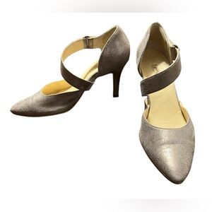 PAUL GREEN Nicki Asymmetrical Metallic Gold Pump Womens 6 /US 8.5 High Heel Shoe